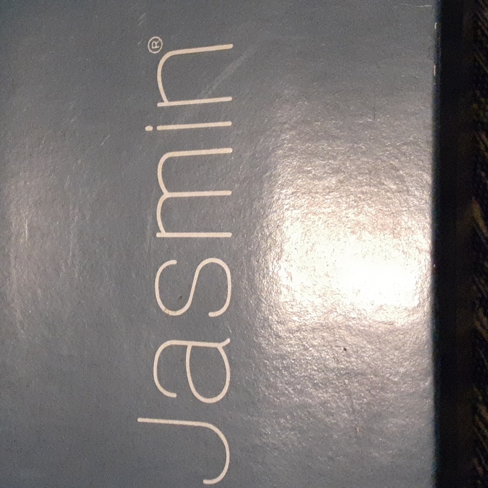Brand: Jasmin, Size:7 1/2M, Color: White